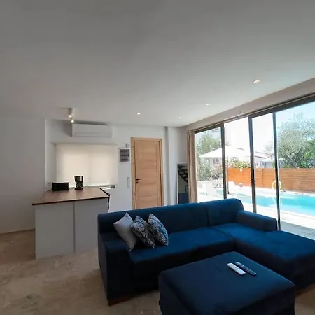 Centraly Located In With Private Pool And Seaview Ferienhaus