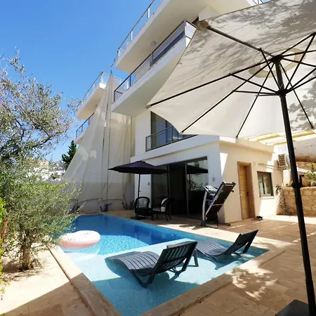 Centraly Located In With Private Pool And Seaview Holiday home *